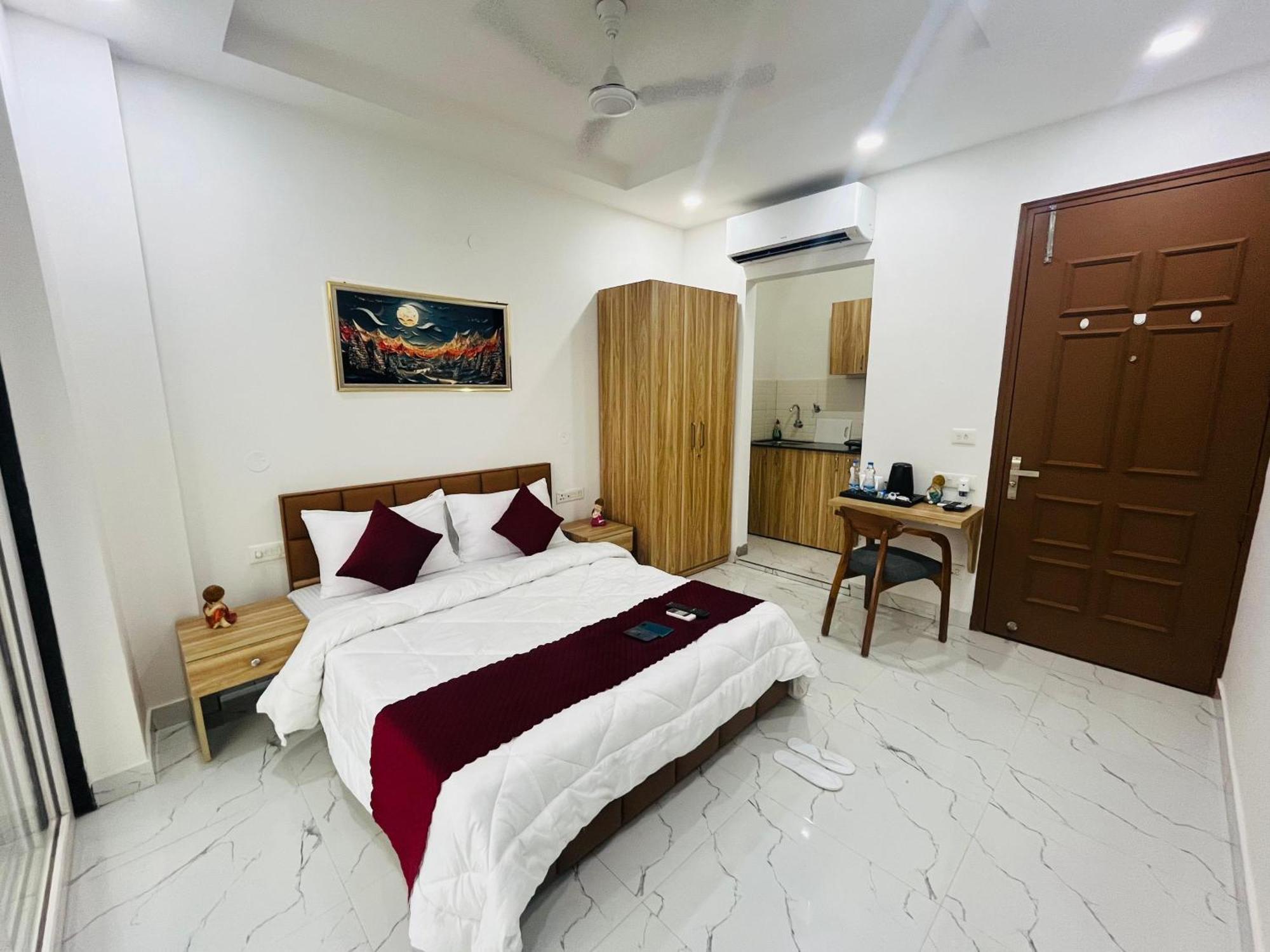 The Lodgers Studio Apartment Infront Of Artemis Hospital Gurugram Gurgaon Exterior foto