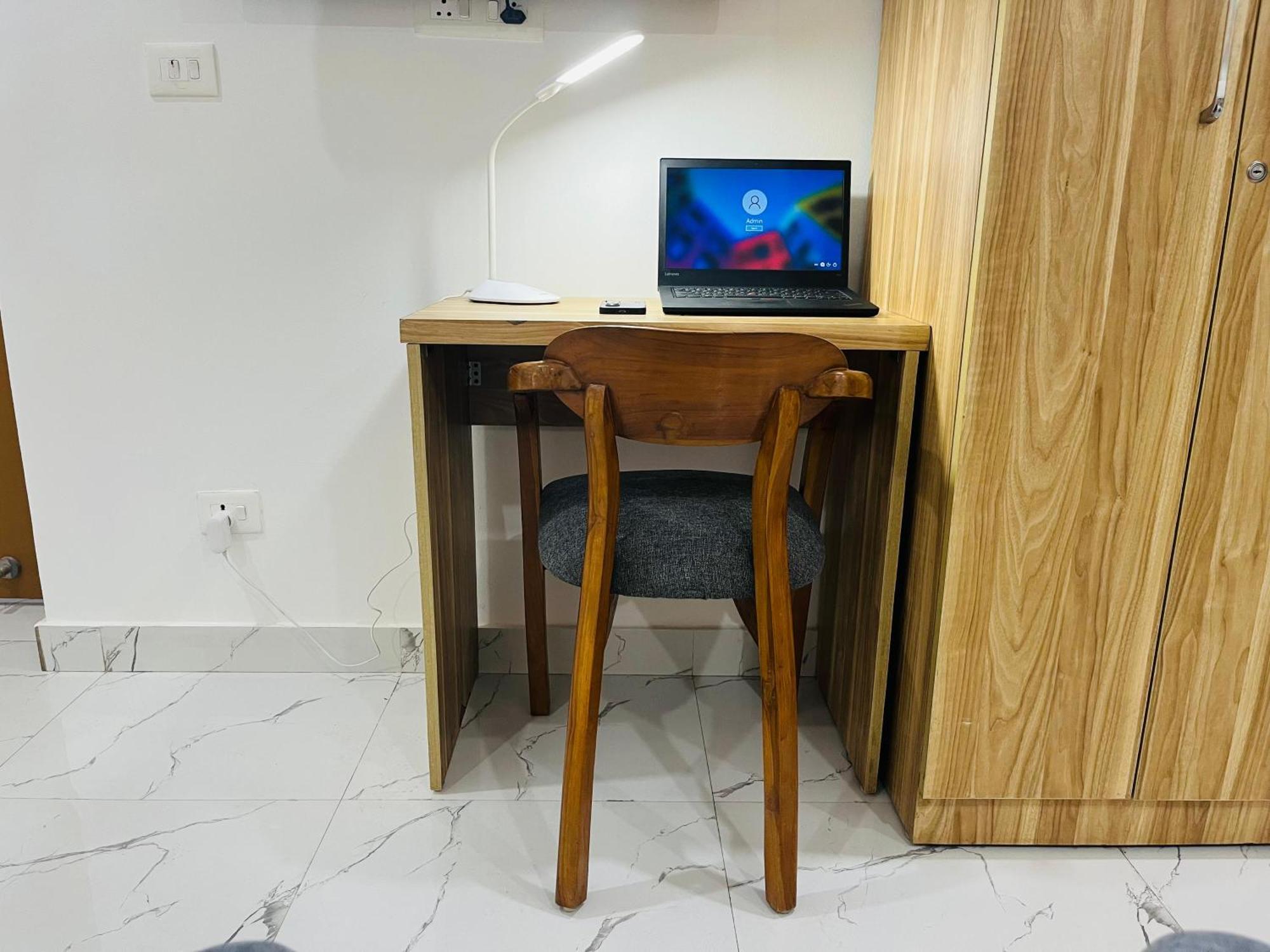 The Lodgers Studio Apartment Infront Of Artemis Hospital Gurugram Gurgaon Exterior foto