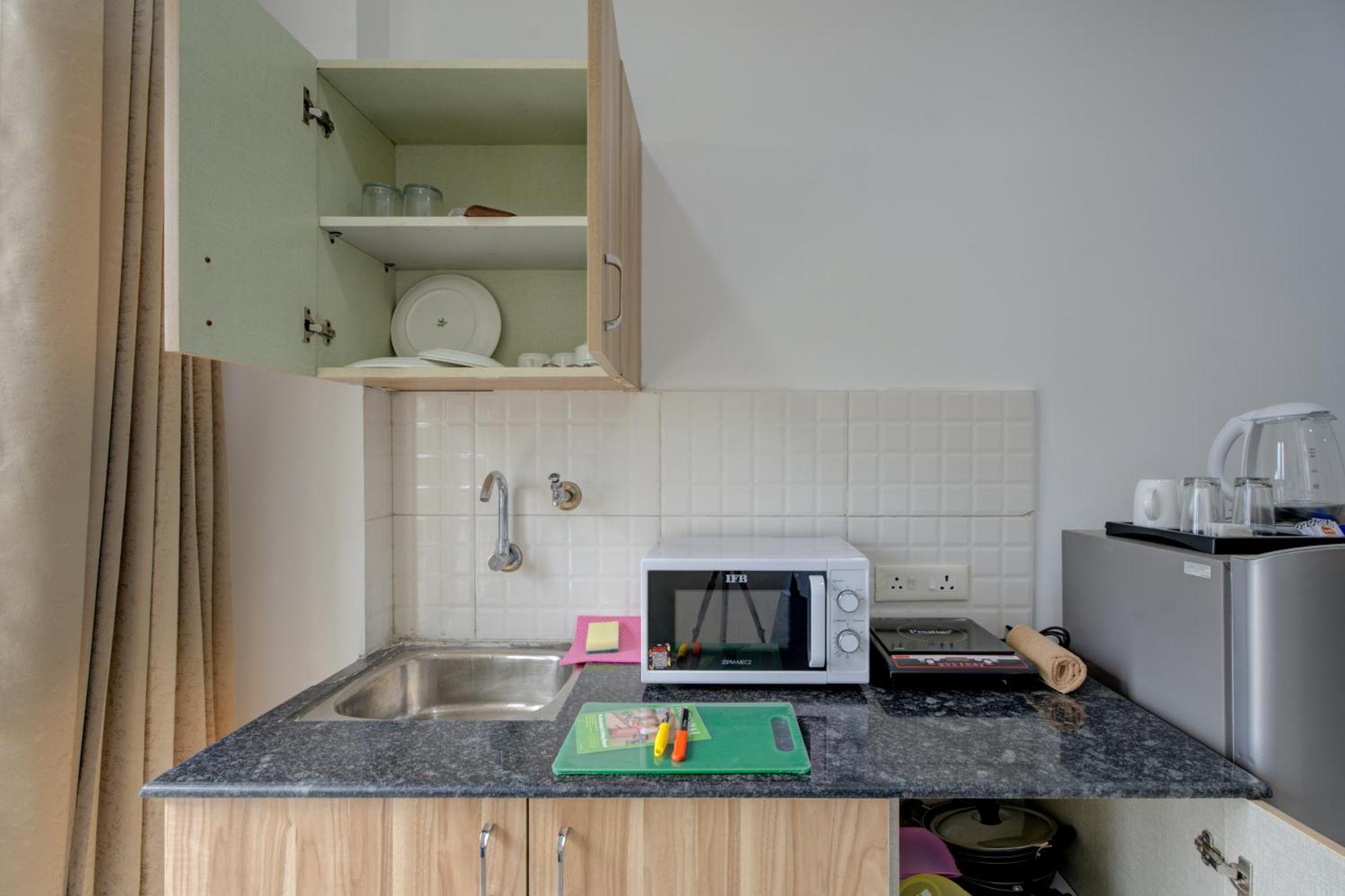 The Lodgers Studio Apartment Infront Of Artemis Hospital Gurugram Gurgaon Exterior foto