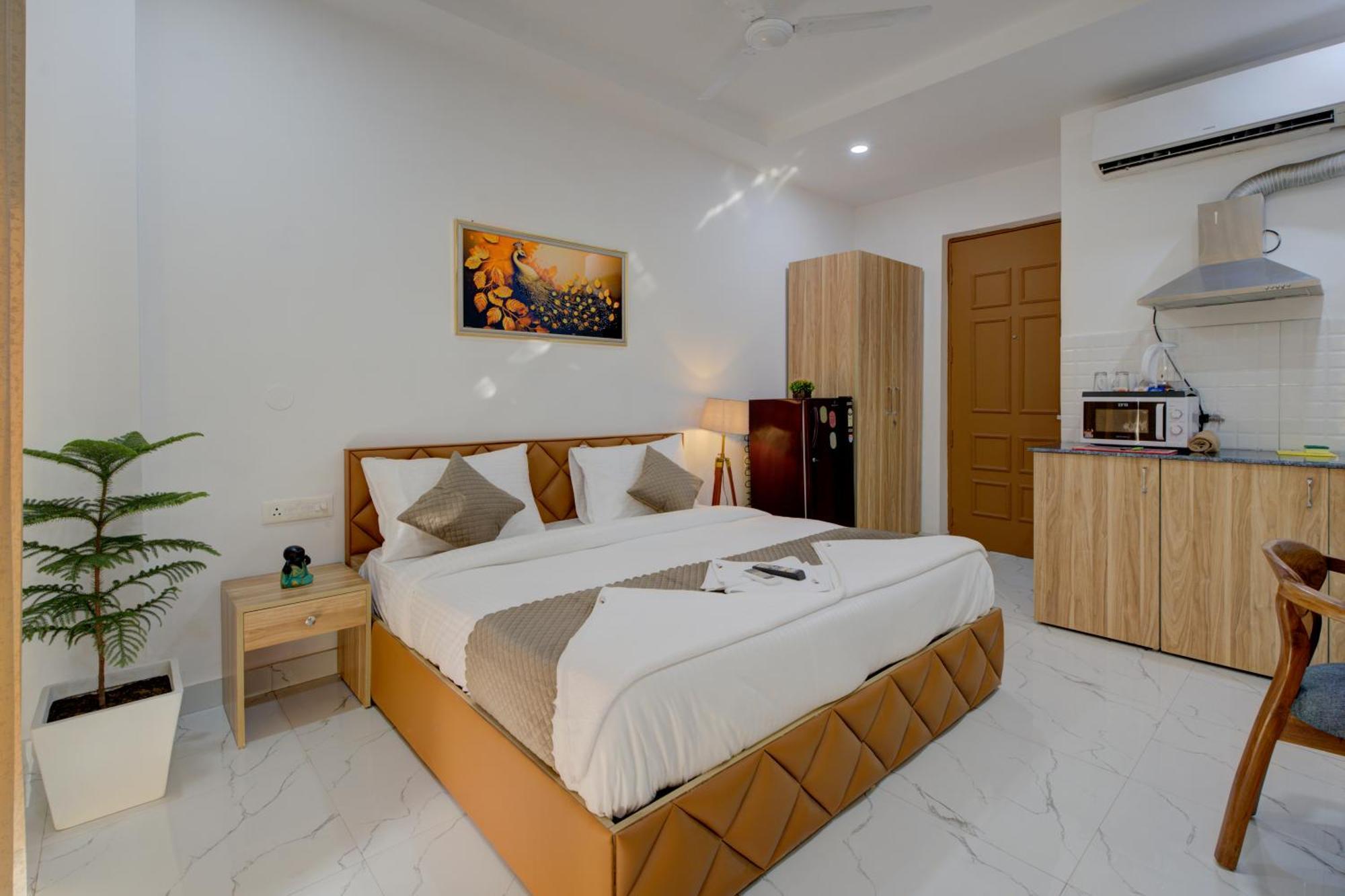 The Lodgers Studio Apartment Infront Of Artemis Hospital Gurugram Gurgaon Exterior foto