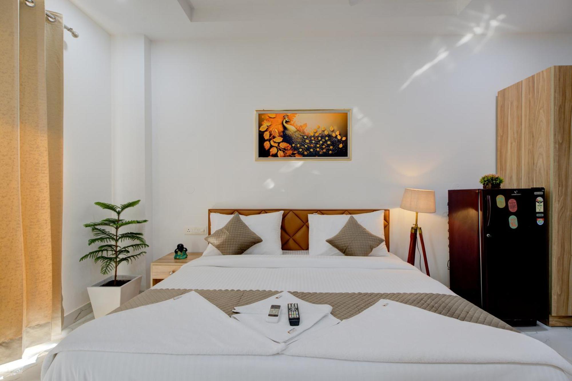 The Lodgers Studio Apartment Infront Of Artemis Hospital Gurugram Gurgaon Exterior foto